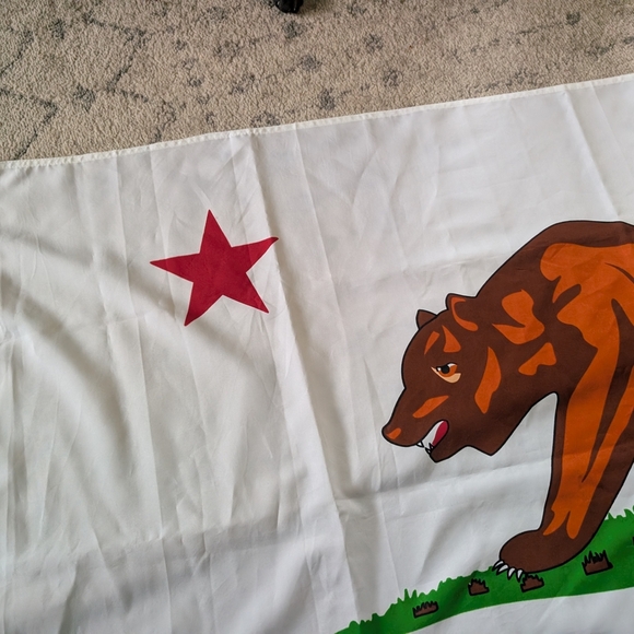 California Republic Bear Flag - Red, Brown, Green, White 5ft X3ft - Picture 5 of 8